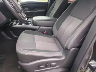 Nissan Titan 2023 4x4 SV 4dr Crew Cab 5.6 ft. SB