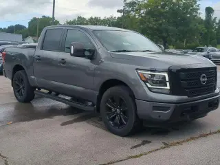 Nissan Titan 2023 4x4 SV 4dr Crew Cab 5.6 ft. SB