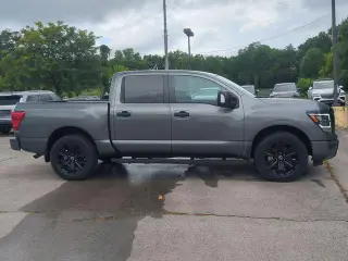 Nissan Titan 2023 4x4 SV 4dr Crew Cab 5.6 ft. SB