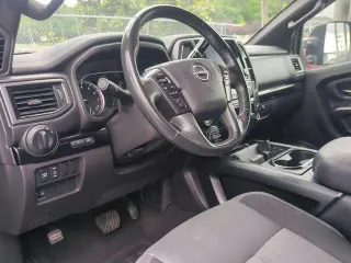 Nissan Titan 2023 4x4 SV 4dr Crew Cab 5.6 ft. SB