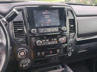 Nissan Titan 2023 4x4 SV 4dr Crew Cab 5.6 ft. SB