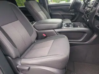 Nissan Titan 2023 4x4 SV 4dr Crew Cab 5.6 ft. SB