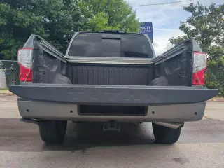 Nissan Titan 2023 4x4 SV 4dr Crew Cab 5.6 ft. SB