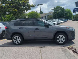 Toyota RAV4 2021 LE 4dr SUV