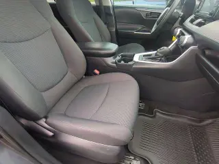 Toyota RAV4 2021 LE 4dr SUV