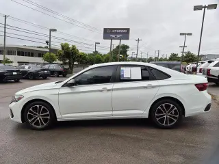 Volkswagen Jetta 2024 Sport 4dr Sedan 8A