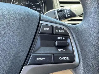 Hyundai ELANTRA 2017 SE 4dr Sedan 6M (US)