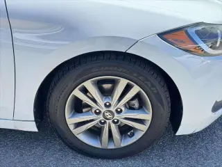 Hyundai ELANTRA 2017 SE 4dr Sedan 6M (US)