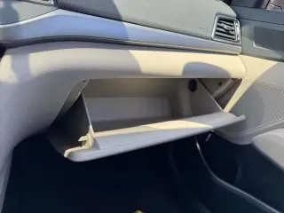 Hyundai ELANTRA 2017 SE 4dr Sedan 6M (US)