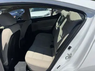 Hyundai ELANTRA 2017 SE 4dr Sedan 6M (US)