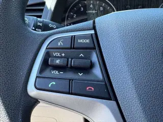 Hyundai ELANTRA 2017 SE 4dr Sedan 6M (US)
