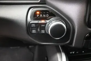 Ram 1500 2019 4x4 Big Horn 4dr Crew Cab 5.6 ft. SB Pickup