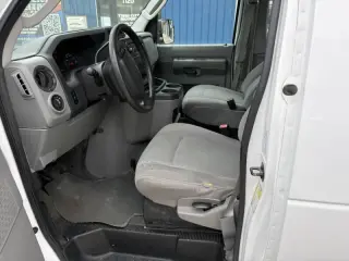 2010 Ford E-Series E-350 SD XLT
