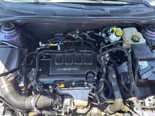 2013 Chevrolet Cruze 1LT Manual