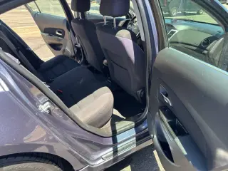 2013 Chevrolet Cruze 1LT Manual