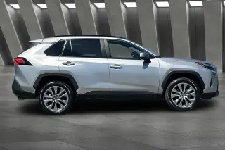 Toyota RAV4 2023 XLE Premium 4dr SUV