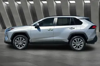 Toyota RAV4 2023 XLE Premium 4dr SUV