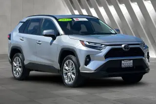 Toyota RAV4 2023 XLE Premium 4dr SUV
