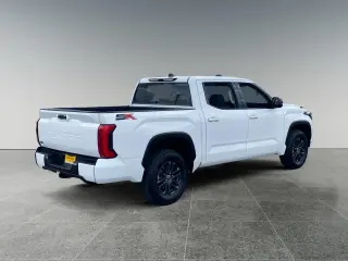 Toyota Tundra 2023 4x2 SR5 4dr CrewMax Cab Pickup SB