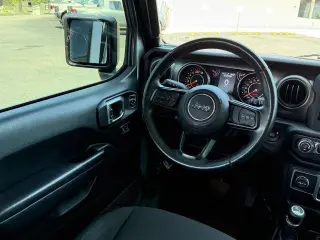 Jeep Wrangler Unlimited 2018 4x4 Sport 4dr SUV (midyear release)