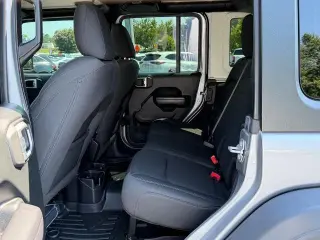 Jeep Wrangler Unlimited 2018 4x4 Sport 4dr SUV (midyear release)