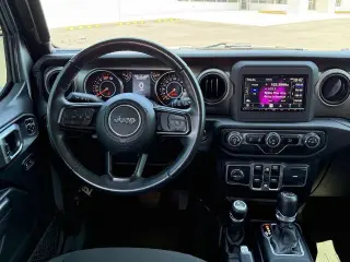 Jeep Wrangler Unlimited 2018 4x4 Sport 4dr SUV (midyear release)