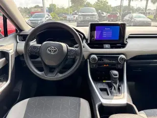 Toyota RAV4 2024 XLE 4dr SUV