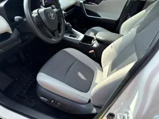 Toyota RAV4 2024 XLE 4dr SUV