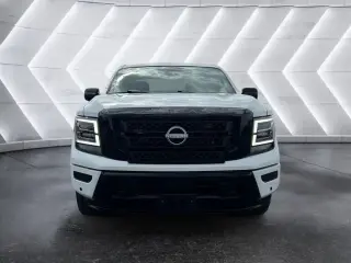 Nissan Titan 2024 4x4 Platinum Reserve 4dr Crew Cab 5.6 ft. SB
