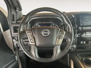 Nissan Titan 2024 4x4 Platinum Reserve 4dr Crew Cab 5.6 ft. SB