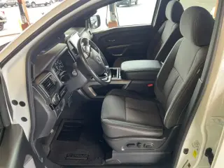 Nissan Titan 2024 4x4 Platinum Reserve 4dr Crew Cab 5.6 ft. SB