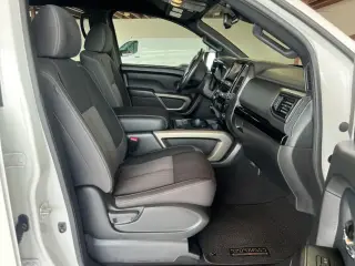 Nissan Titan 2024 4x4 Platinum Reserve 4dr Crew Cab 5.6 ft. SB