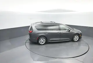 Chrysler Pacifica 2018 Touring L Plus 4dr Mini-Van