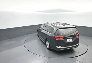 Chrysler Pacifica 2018 Touring L Plus 4dr Mini-Van