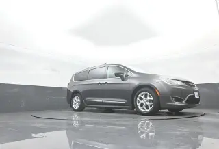 Chrysler Pacifica 2018 Touring L Plus 4dr Mini-Van