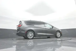 Chrysler Pacifica 2018 Touring L Plus 4dr Mini-Van