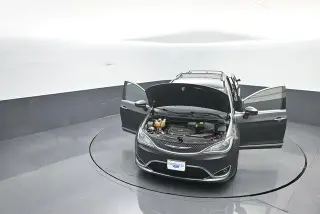 Chrysler Pacifica 2018 Touring L Plus 4dr Mini-Van