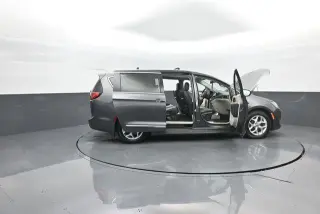 Chrysler Pacifica 2018 Touring L Plus 4dr Mini-Van