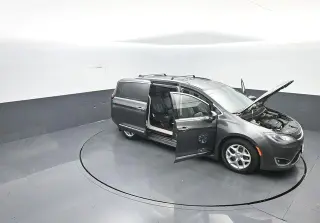Chrysler Pacifica 2018 Touring L Plus 4dr Mini-Van