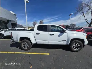 GMC Canyon 2022 4x4 AT4 4dr Crew Cab 5 ft. SB (Cloth)