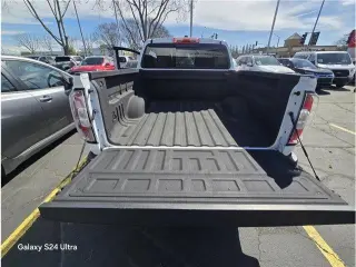 GMC Canyon 2022 4x4 AT4 4dr Crew Cab 5 ft. SB (Cloth)