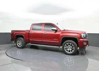 GMC Sierra 1500 2018 4x2 Denali 4dr Crew Cab 5.8 ft. SB