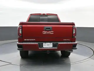 GMC Sierra 1500 2018 4x2 Denali 4dr Crew Cab 5.8 ft. SB