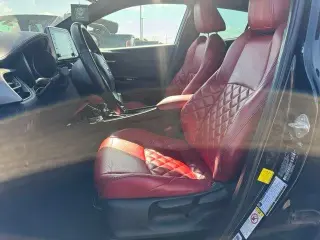 Toyota C-HR 2019 XLE 4dr Crossover