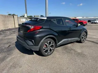 Toyota C-HR 2019 XLE 4dr Crossover
