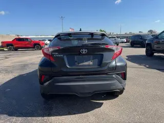 Toyota C-HR 2019 XLE 4dr Crossover