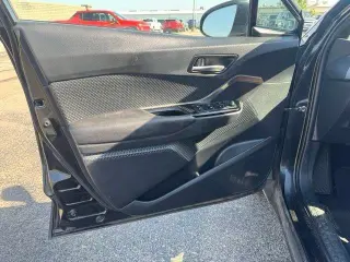 Toyota C-HR 2019 XLE 4dr Crossover
