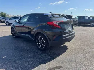 Toyota C-HR 2019 XLE 4dr Crossover