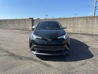 Toyota C-HR 2019 XLE 4dr Crossover
