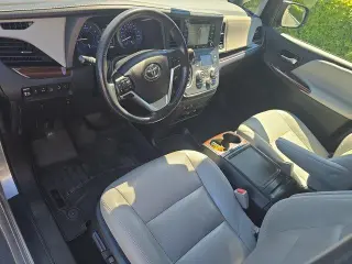 Toyota Sienna 2018 AWD XLE 7-Passenger 4dr Mini-Van